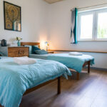 Porte-bleu-chambre-2-Sanskiti-chambre-hote-haute-savoie