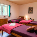 Porte-rouge-chambre-1-Sanskiti-chambre-hote-haute-savoie